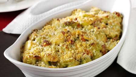 Brussels sprouts gratin with bacon, cream and almonds