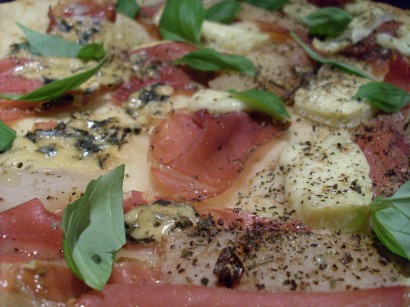 Pizza with Brie, Ham and Pear