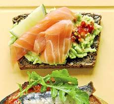Open sandwiches - Smoked salmon & avocado on rye