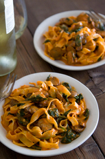 Red Pepper Pasta with Mushroom and Spinach
